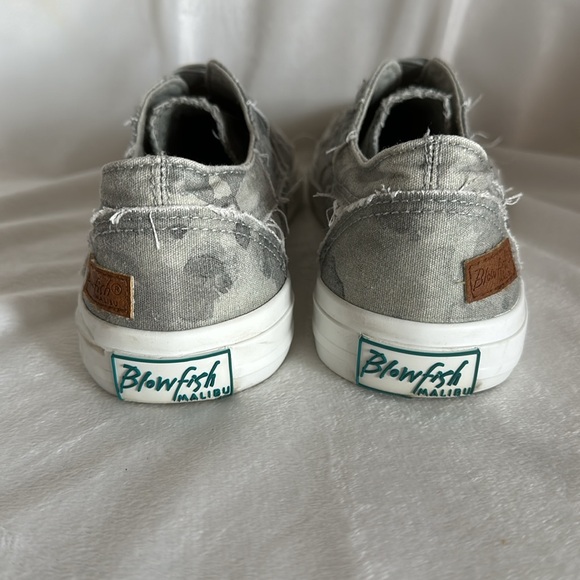 Gray camo slip on Blowfish sneakers size 7 - Picture 5 of 6